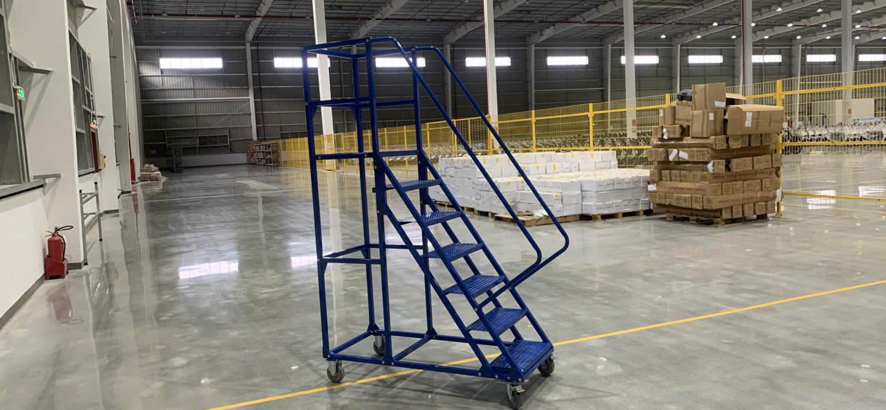 Xe thang di động - Công Ty TNHH Sản Xuất Và Thương Mại Công Nghiệp 3S